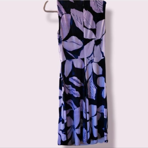DKNY floral front wrap dress with silver collar size 2 blue/lilac white - Picture 2 of 3